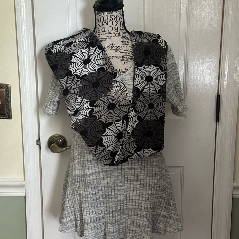 LuLaRoe Set - Top & Leggings